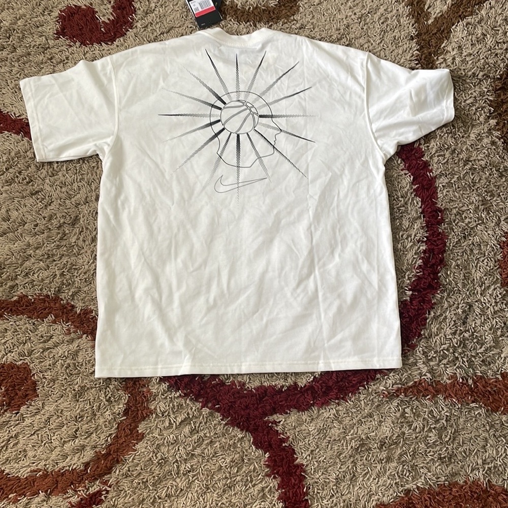 Men’s NWT Nike basketball t shirt